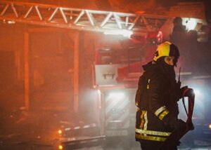 Росіяни вдарили по Харкову, здійнялися пожежі