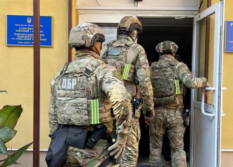 У Києві працівники ТЦК  допомогли тисячам ухилянтів – ДБР