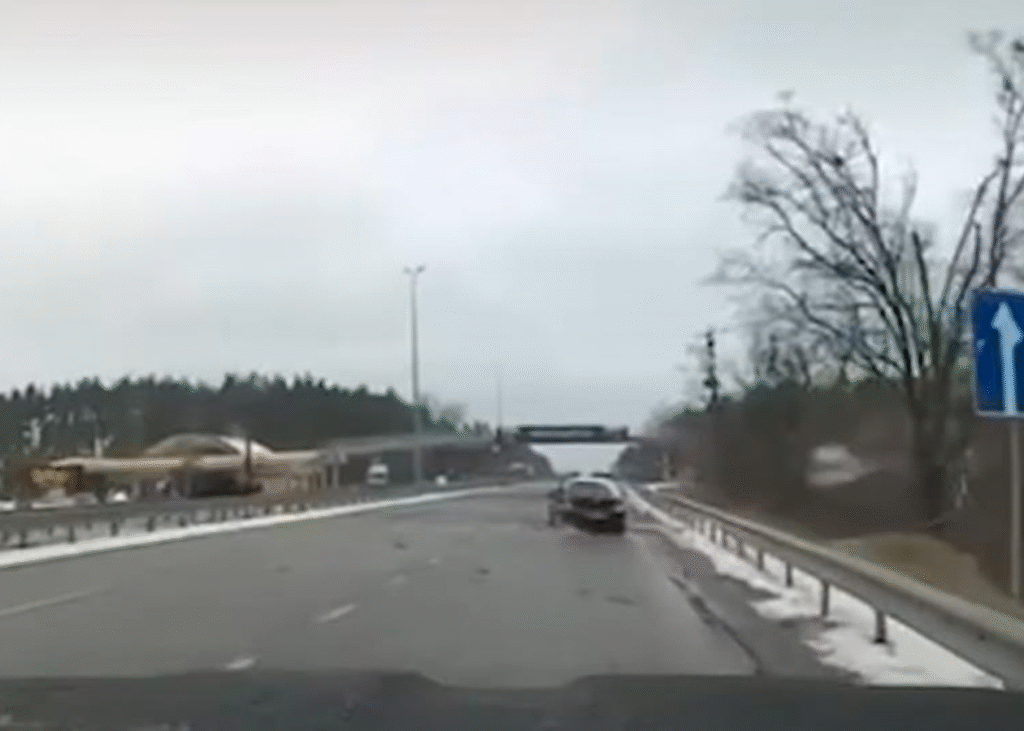 Віддав наказ розстріляти авто з цивільними: офіцер армії РФ отримав підозру