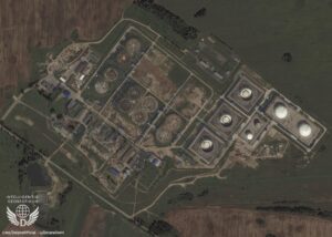 Супутникові знімки показали масштаб пожежі на російському НПЗ