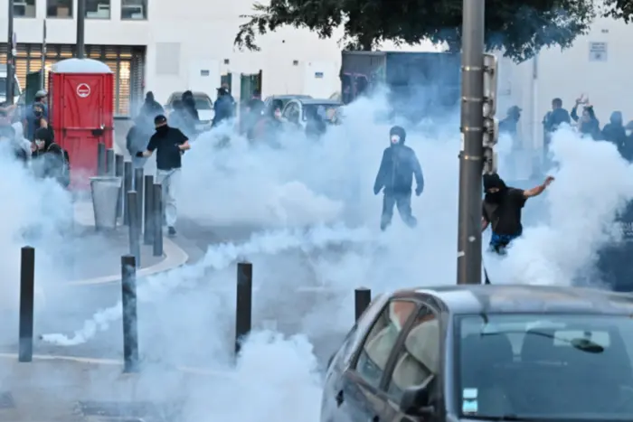 Масштабні протести у Франції: арештовано майже 300 мітингувальників (фото)