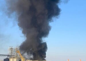 У порту Чорноморська спалахнула потужна пожежа