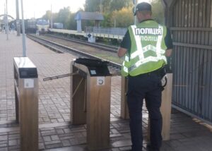 У Києві підліток впав із товарного поїзда: йому відірвало ногу