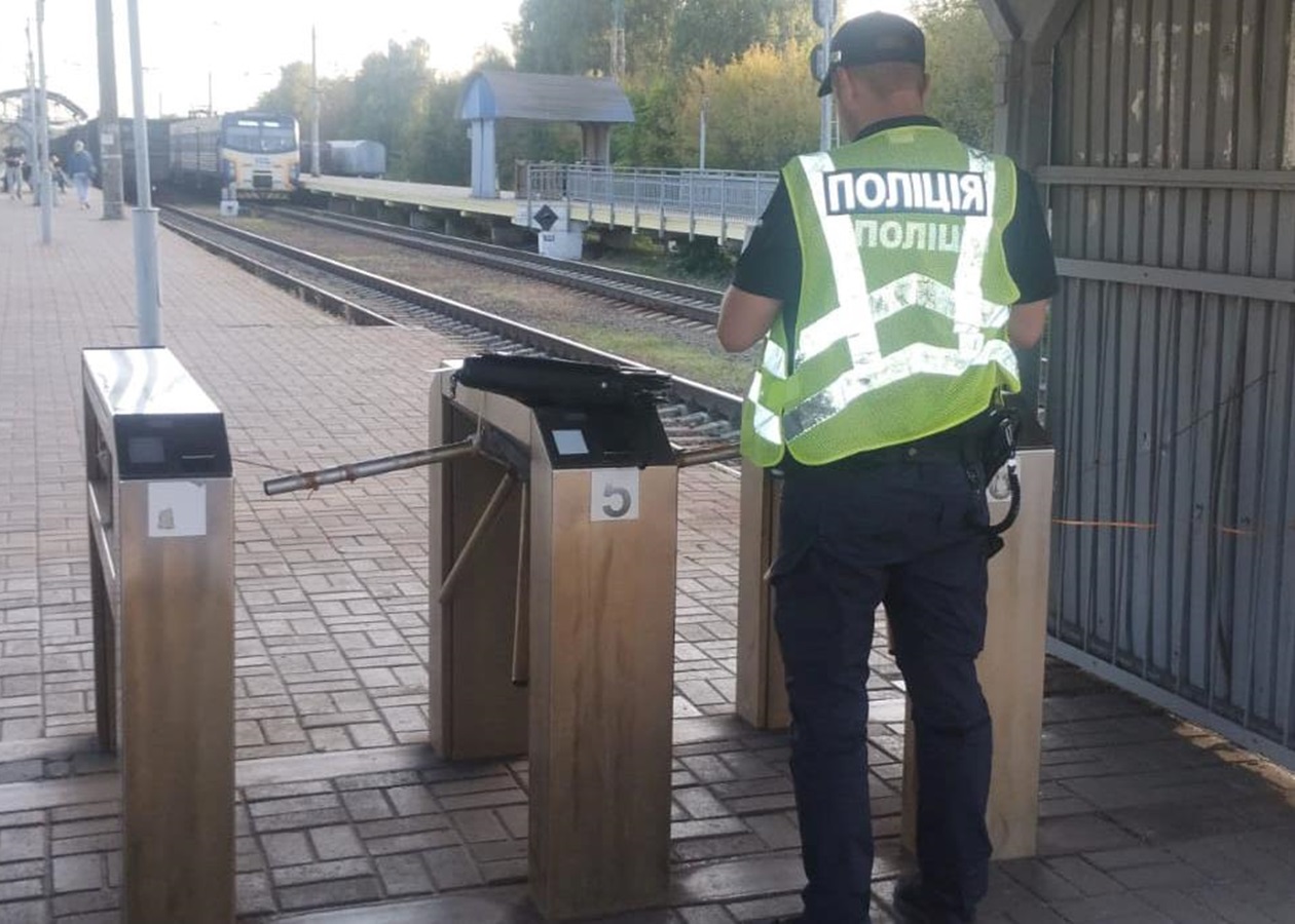 У Києві підліток впав із товарного поїзда: йому відірвало ногу