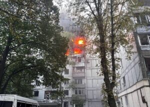 Момент прильоту ракети у Дніпрі потрапив на відео