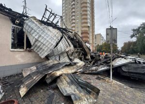 РФ вдарила по Броварах, є руйнування