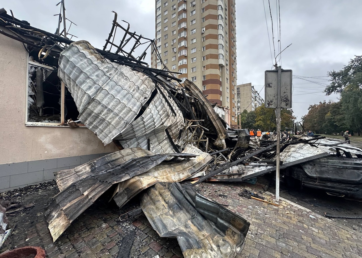 РФ вдарила по Броварах, є руйнування