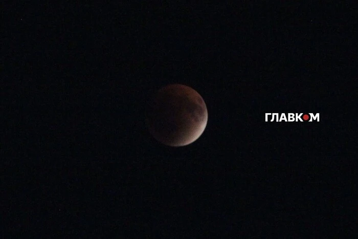 Над Україною завис «кривавий Місяць»