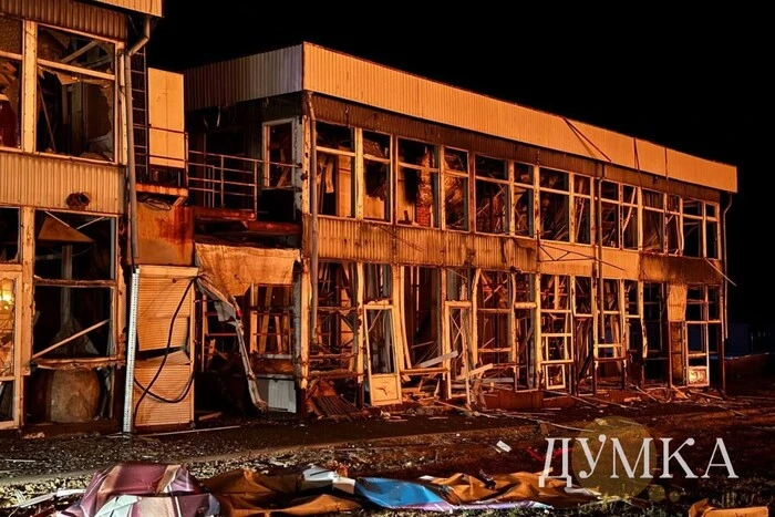 Росіяни вдарили по харківському ринку «Барабашово»: з