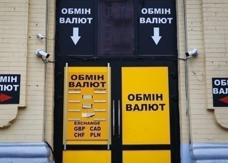 Курс гривні зміцнів в останній день жовтня