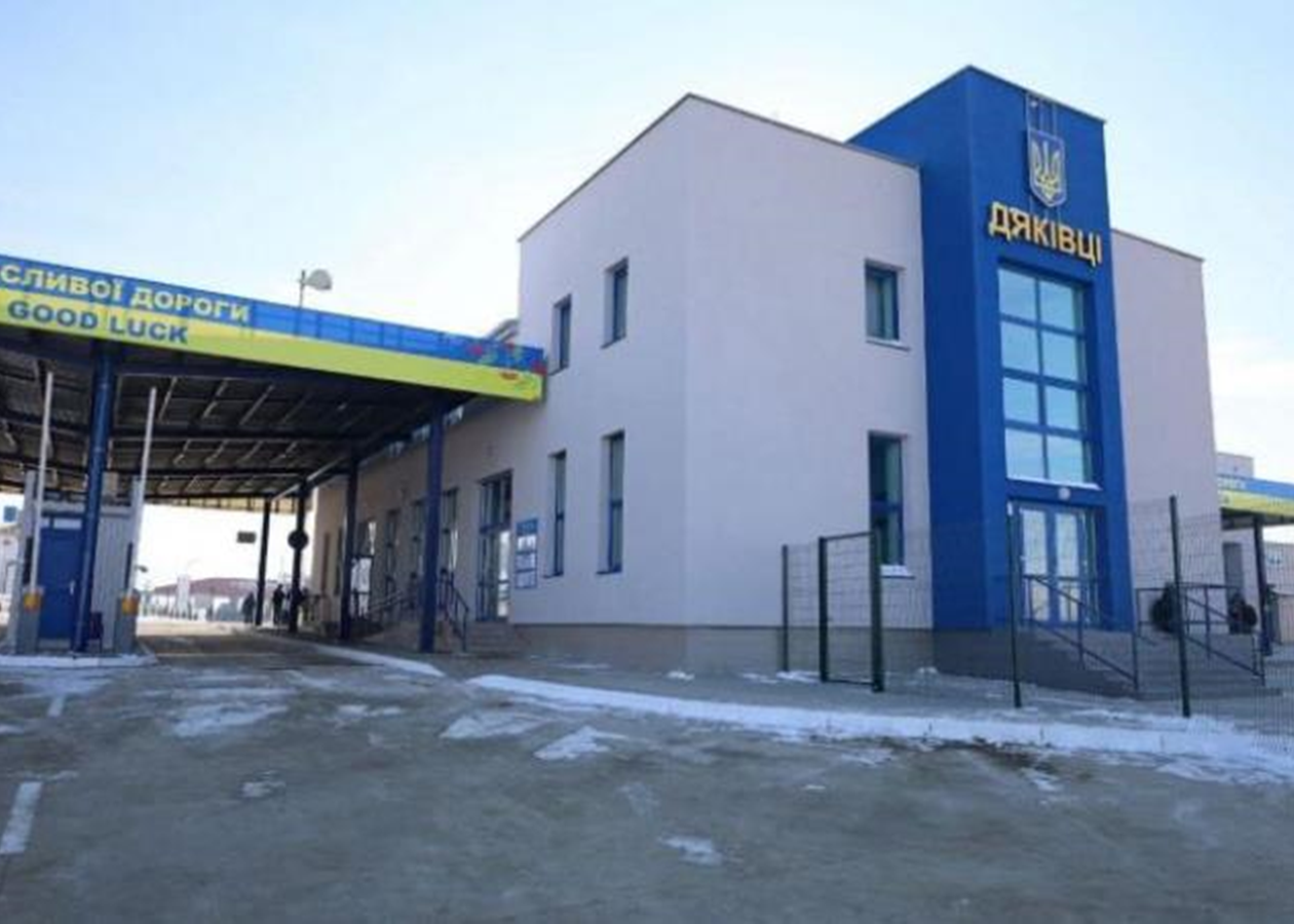 Пункт пропуску на кордоні з Румунією зупинив роботу через удари РФ