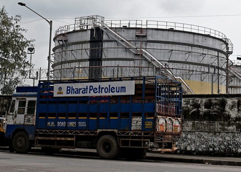 Більшість НПЗ Індії відмовились від нафти з Росії – ЗМІ