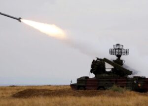 Росія атакувала Україну ракетою та 104 дронами