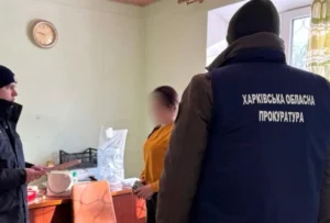 Організувала схему виїзду чоловіків за кордон з фіктивними інвалідностями: у Харкові судитимуть лікарку