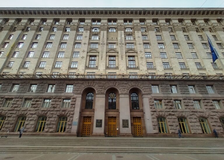 У Києві демонтували понад 20 тисяч незаконних рекламних конструкцій