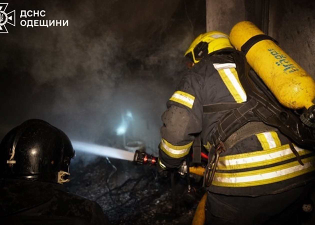 Атака ворожих БпЛА на Одесу: семеро постраждалих