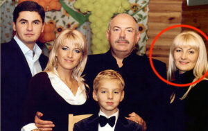 Дружина затриманого у Франції ексгенпрокурора Святослава Піскуна веде мармуровий бізнес з родиною закарпатського прокурора Івана Царя