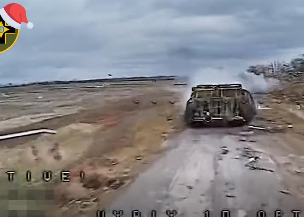 ЗСУ показали знищення російських танків-"сараїв"