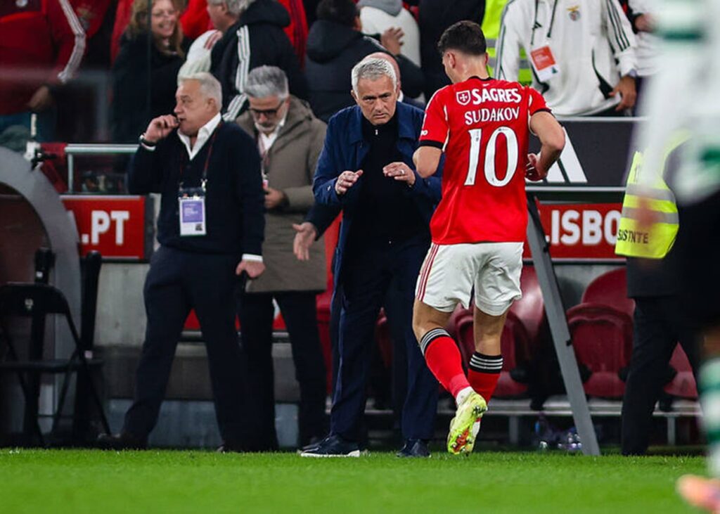 Моурінью назвав дії Судакова на полі такими, що не витримують критики