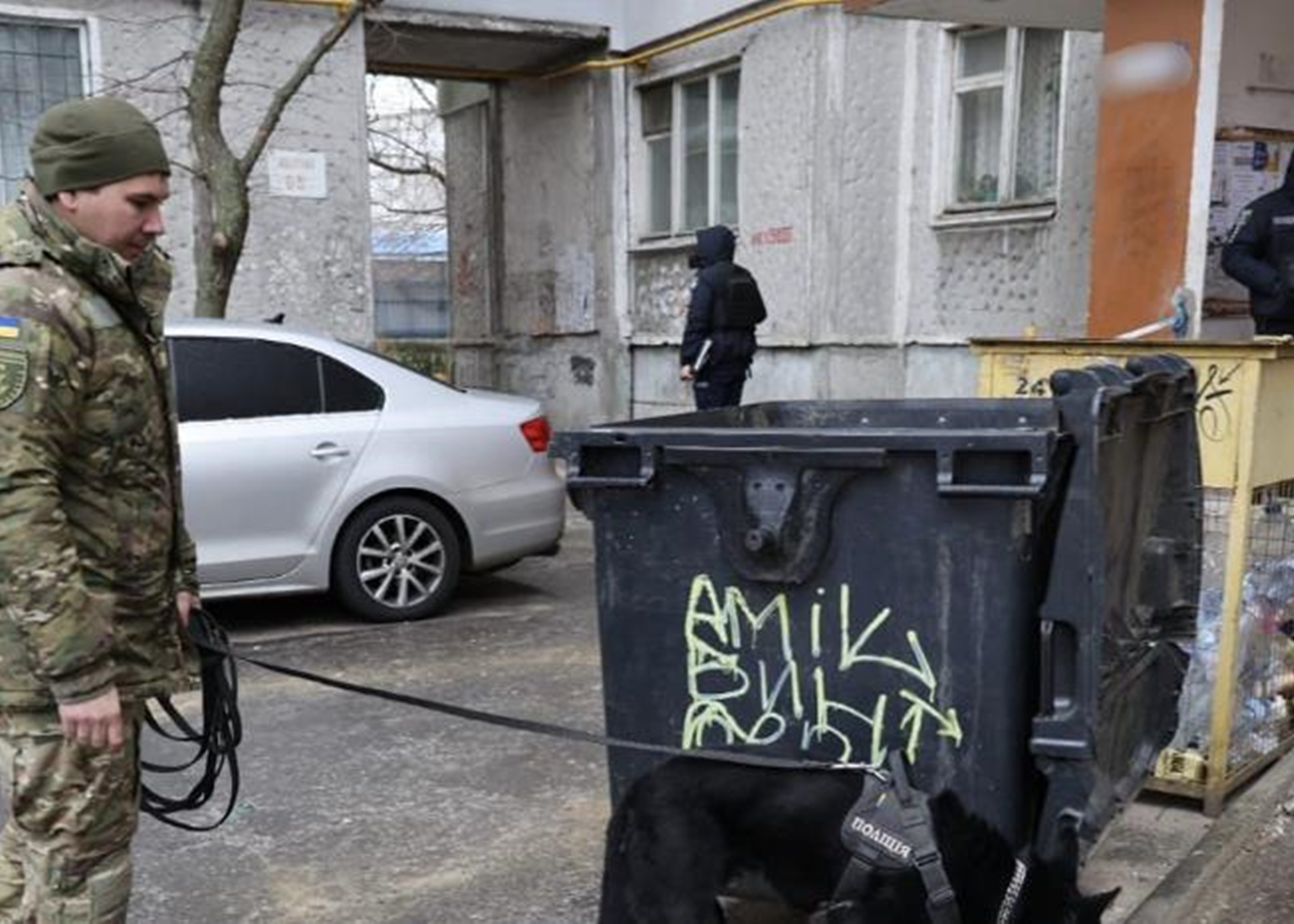 У Миколаєві знайшли новонароджену дитину в смітнику