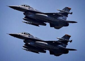 Ескадрилья F-16 з іноземними пілотами обороняє небо Києва - ЗМІ