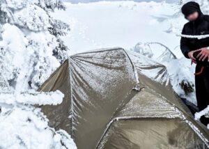 Ночівля в горах: у Карпатах врятували молоду пару