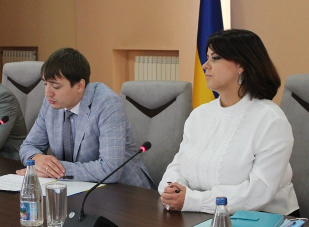 Експрокурорка Оксана Невідома (Ломакіна) отримала значну пенсію за корупційною схемою Казака