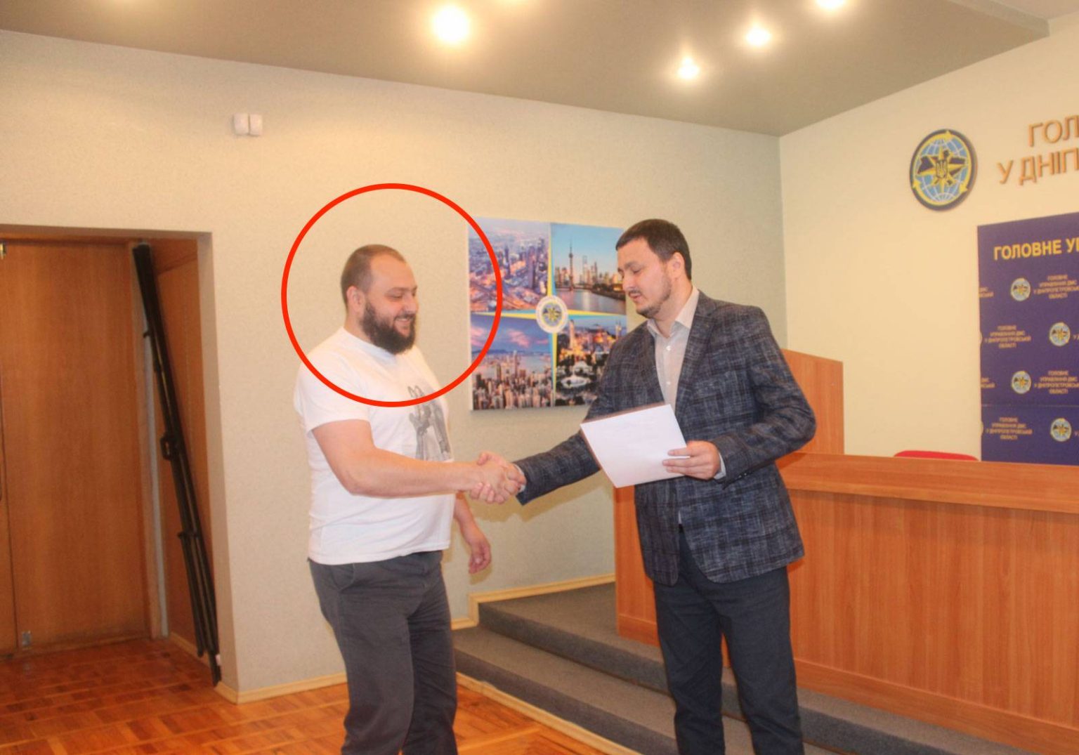 Заступник керівника ДМС Дніпропетровщини Максим Деркач приховує нерухомість і активи, а позашляховик отримав у подарунок від матері