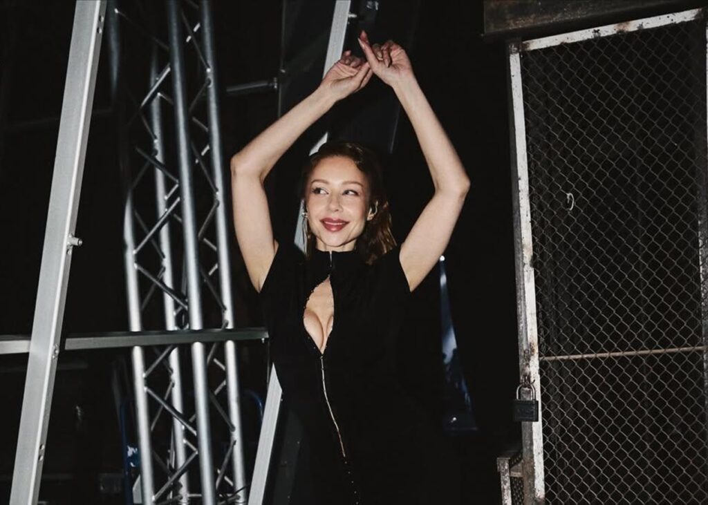 У Кароль під час концерту розстебнулася сукня