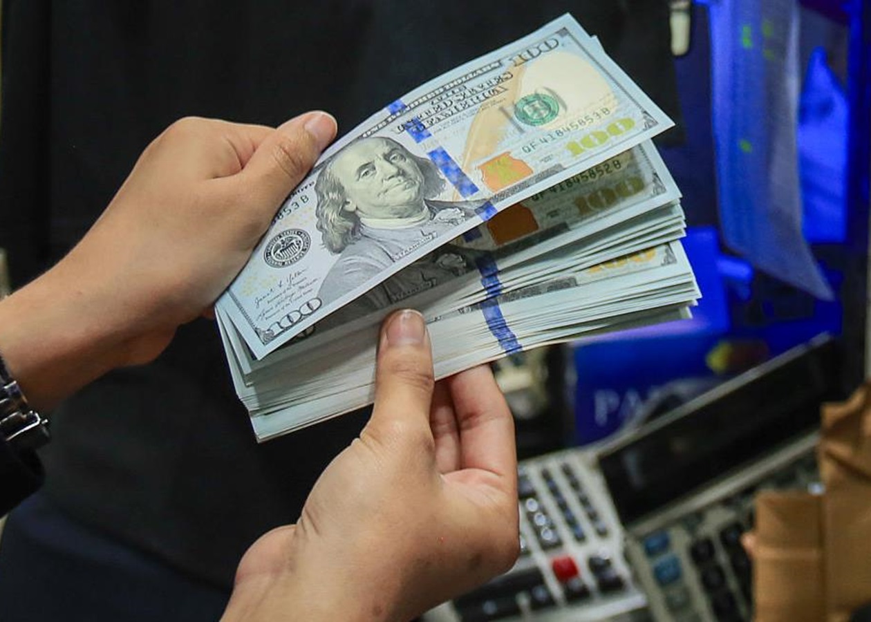 Курс гривні зміцнюється на початку тижня