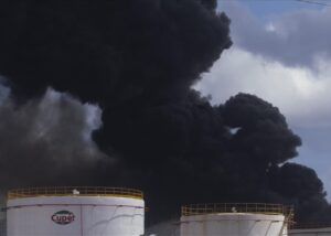 В аеропорту Кувейту дрони влучили в резервуар із пальним