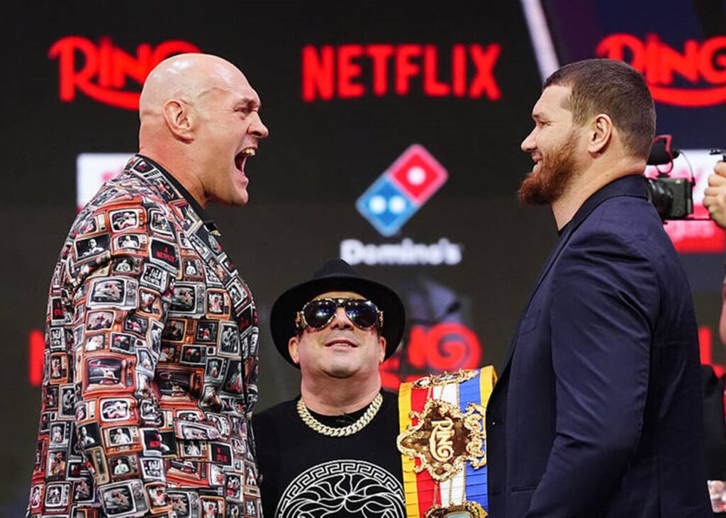 Ф'юрі та Махмудов зійшлися в битві поглядів