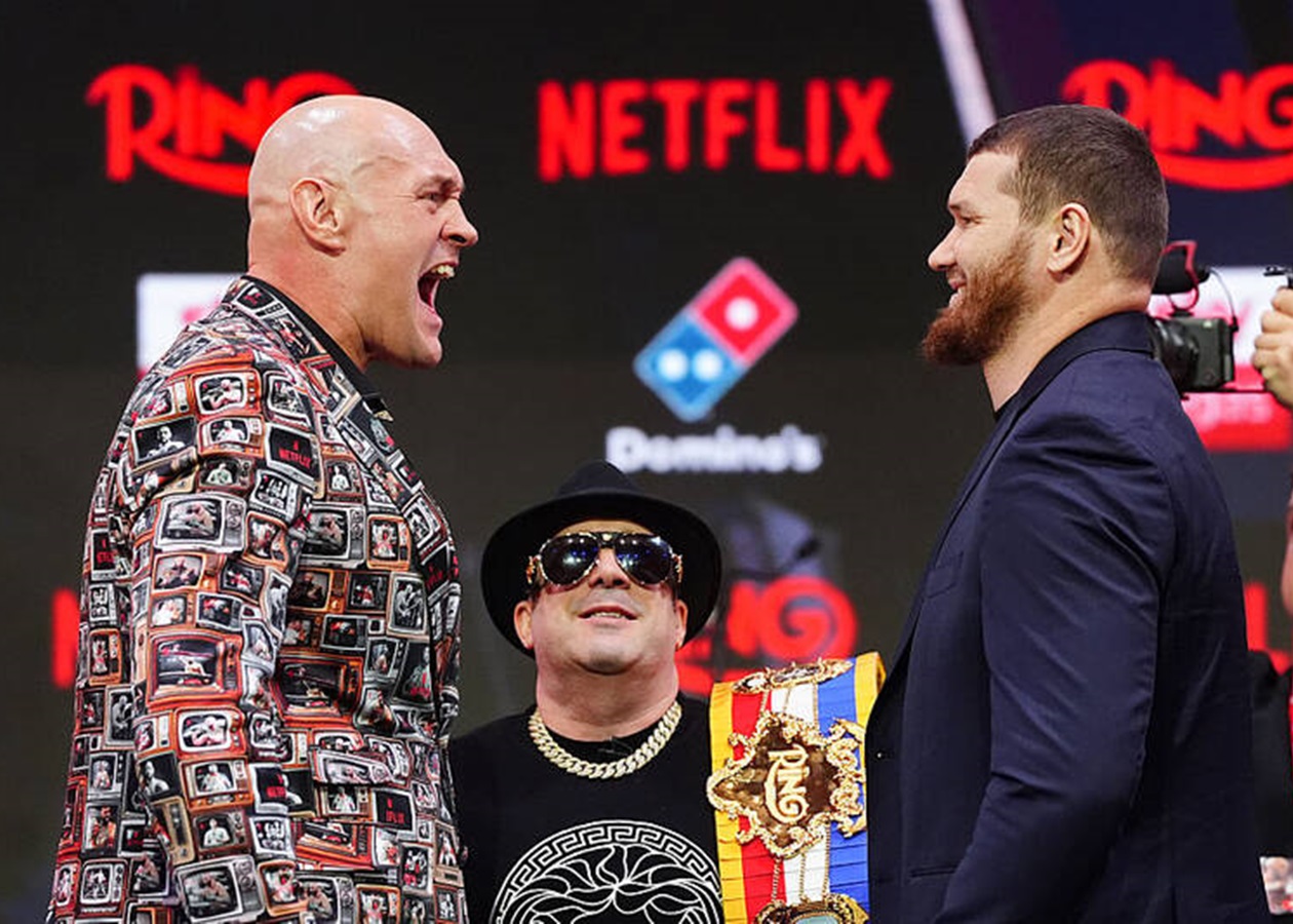 Ф'юрі та Махмудов зійшлися в битві поглядів