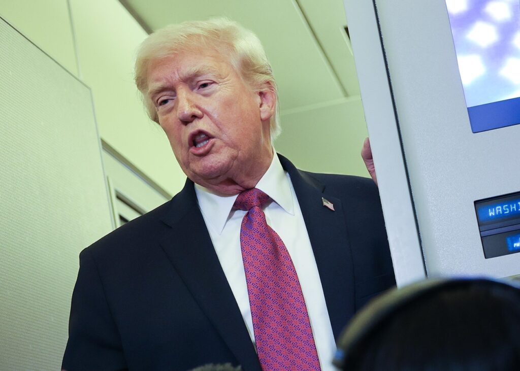 Трамп пригрозив відібрати в Ірану уран "недружнім способом"