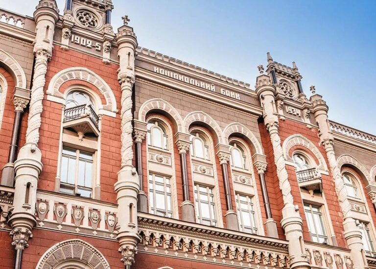 Нацбанк опустив курс гривні на початку тижня