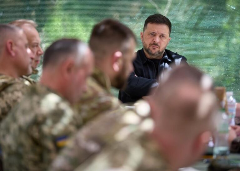 Зеленський анонсував Ставку після поїздки на фронт