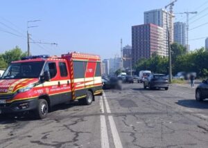 Смертельна ДТП в Києві на Виноградарі: рух ускладнений в обох напрямках