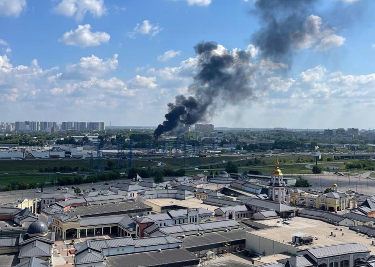 У Підмосков'ї палає електропідстанція