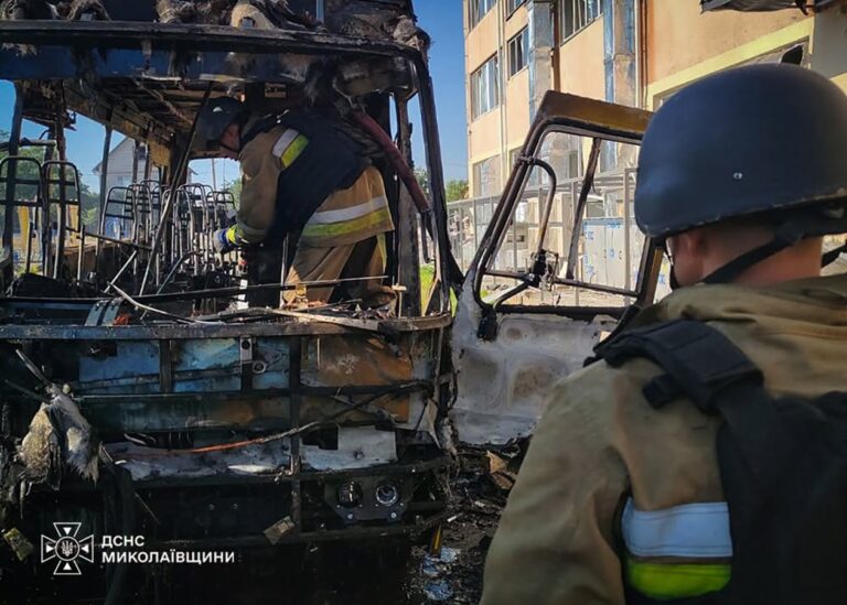 Росіяни вдарили по ліцею в Миколаєві