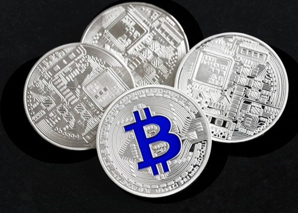 Біткоїн знову нижче $80 тисяч: що тисне на криптовалюту
