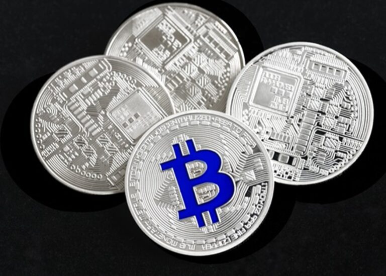 Біткоїн знову нижче $80 тисяч: що тисне на криптовалюту