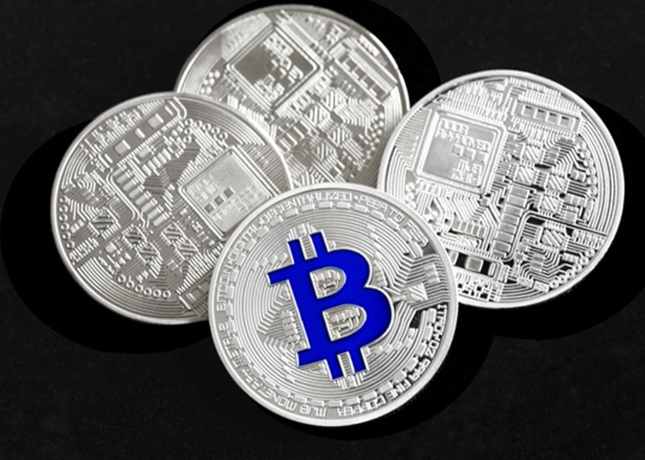 Біткоїн знову нижче $80 тисяч: що тисне на криптовалюту