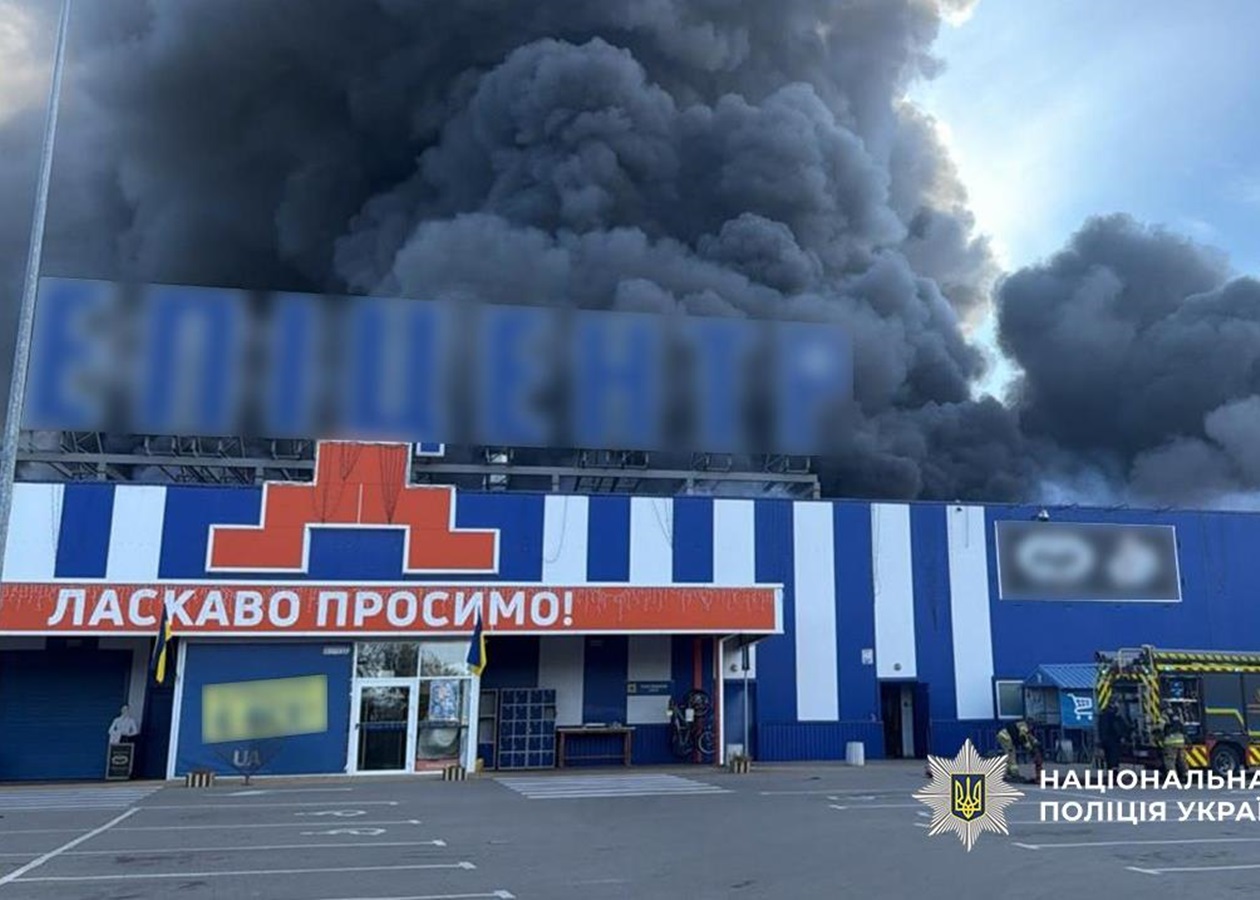 Росіяни вдарили по Епіцентру в Прилуках