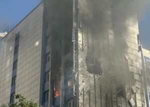 У центрі Одеси РФ влучила дроном в адмінбудівлю