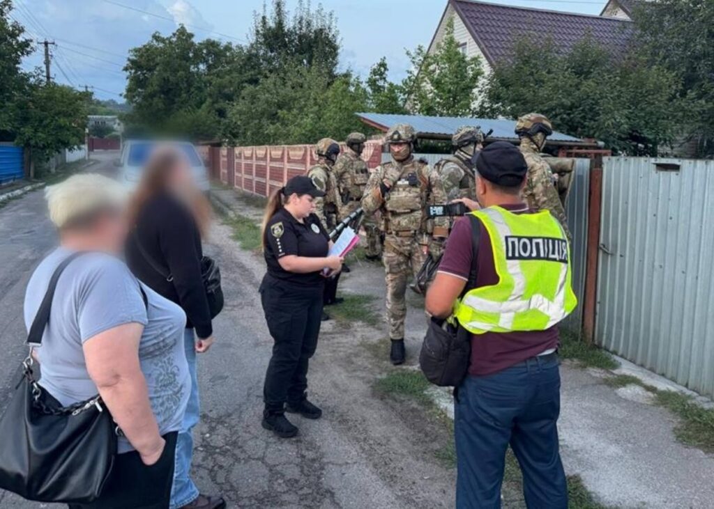 На Київщині з автомобіля розстріляли чоловіка та жінку