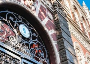 НБУ знизив курс гривні на останній день вересня